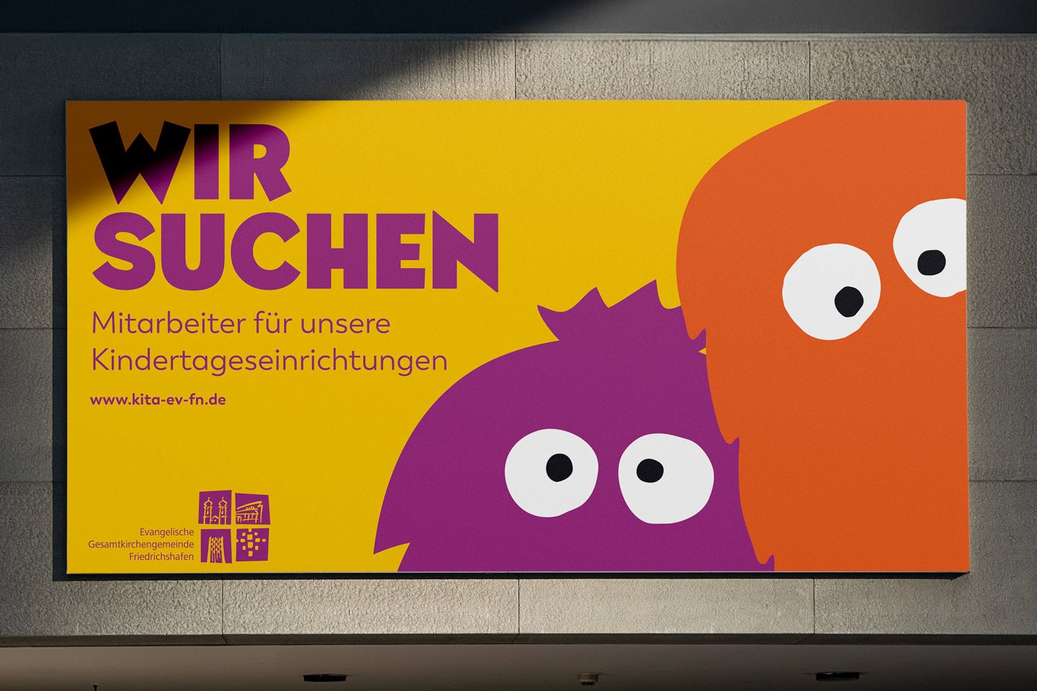 Gestaltung einer großformatigen Außenwerbung für Kindertageseinrichtungen in Friedrichshafen – Kampagnenmotiv mit illustrativen Figuren.
